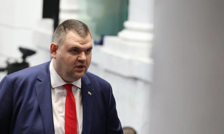 Пеевски: Рафинерията на Лукойл излиза в планов ремонт, държавата трябва да я купи - Tribune.bg