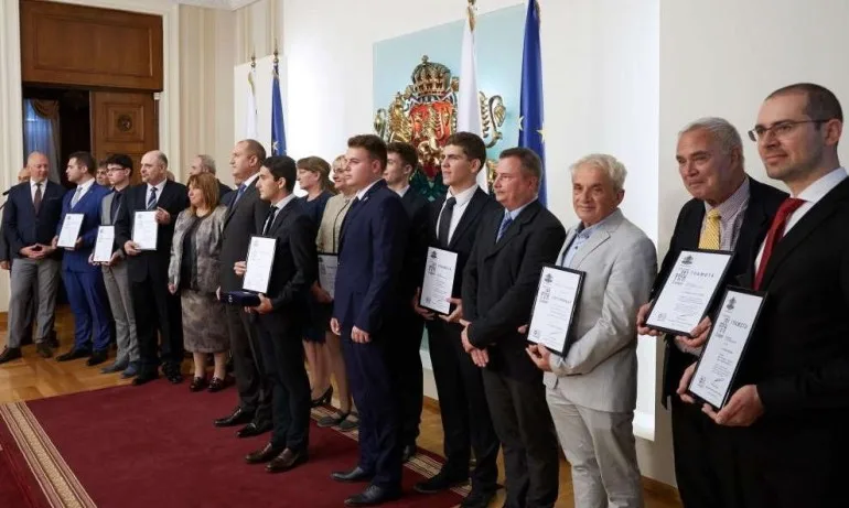 Президентът награди сина на Цачева за работата му върху компютърни модели с приложение в изкуствения интелект - Tribune.bg