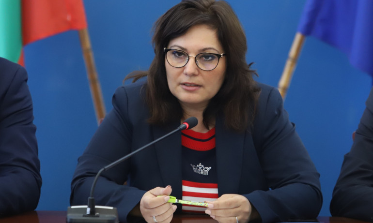 МЗ: Над 85% от възнагражденията по граждански договори в Света Екатерина са изплатени на директора ѝ - Tribune.bg