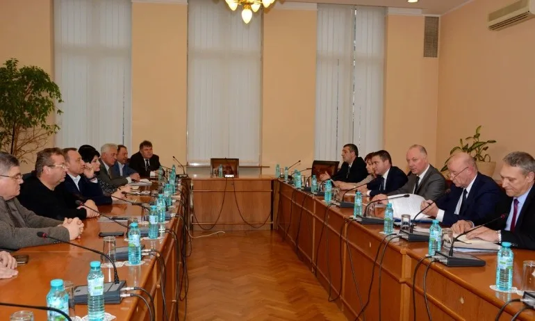 Росен Желязков: Дефинирахме основните въпроси и възможните решения с автобусните превозвачи - Tribune.bg