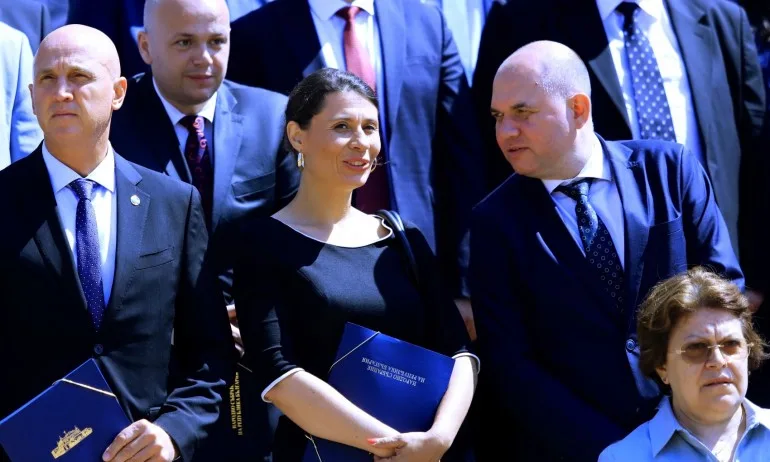 ДБ търсят човек със склонност към мислене за сътрудник в НС - Tribune.bg