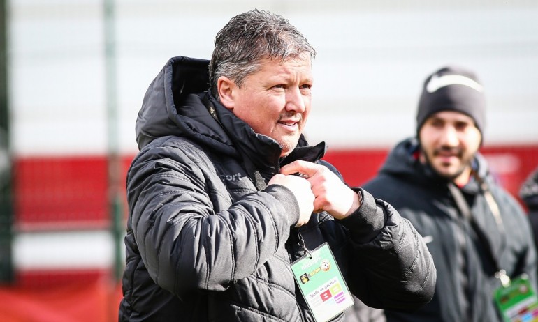 Любо Пенев също си тръгва от Царско село - Tribune.bg