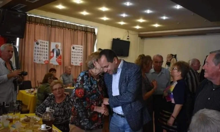 БСП завъртяха грозна политическа провокация във Враца, замесиха местен пенсионерски клуб - Tribune.bg