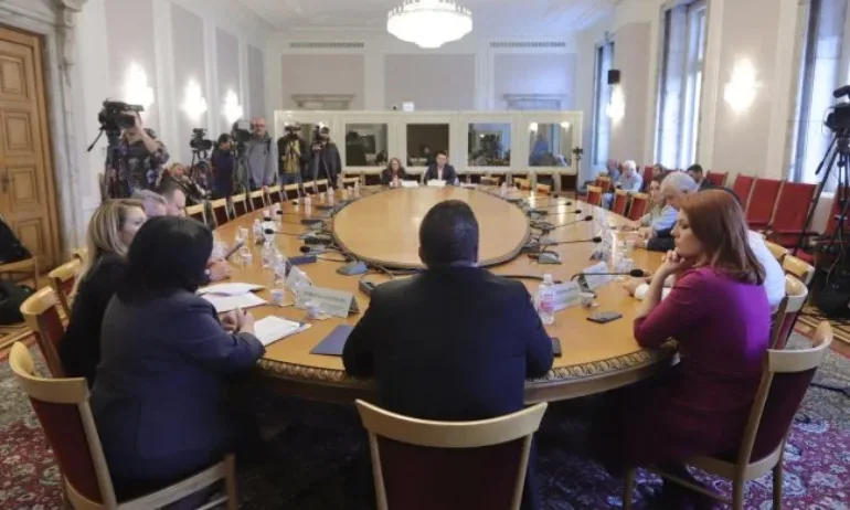 Комисиите в парламента разглеждат Бюджет 2026 днес - Tribune.bg