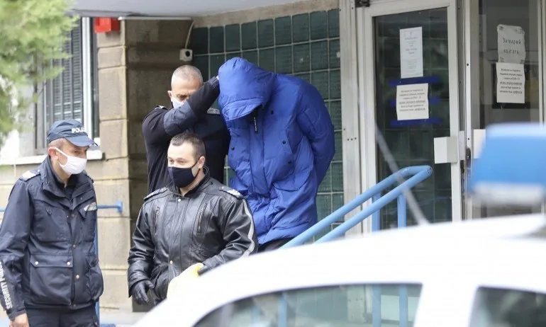 Съдът изслушва Кристиан от ареста, журналисти следят делото онлайн - Tribune.bg