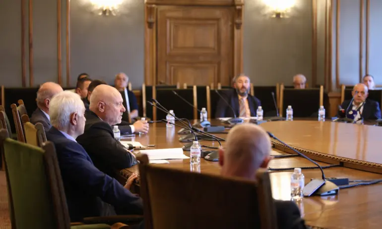 Комисията по отбрана ще изслуша днес Тодор Тагарев - Tribune.bg