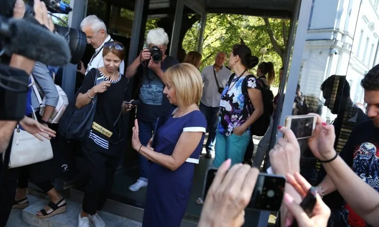 Оставката е връчена: Манолова се отказа да е омбудсман, иска да е кмет - Tribune.bg