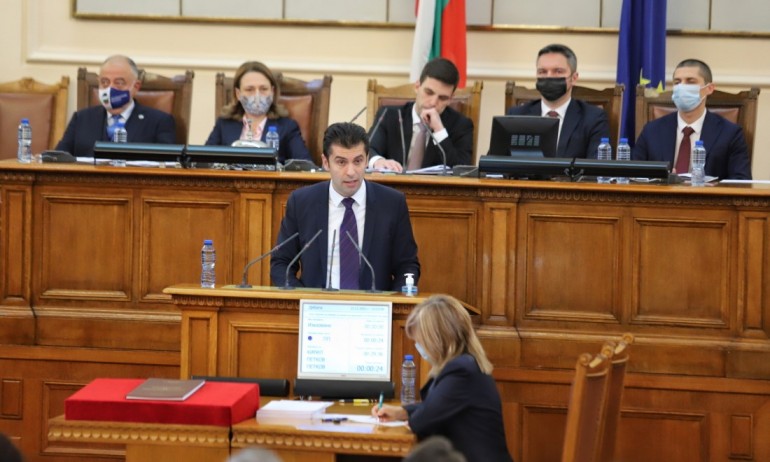 Първата премиерска заповед на Кирил Петков ще е в МС всички да имат зелени сертификати - Tribune.bg