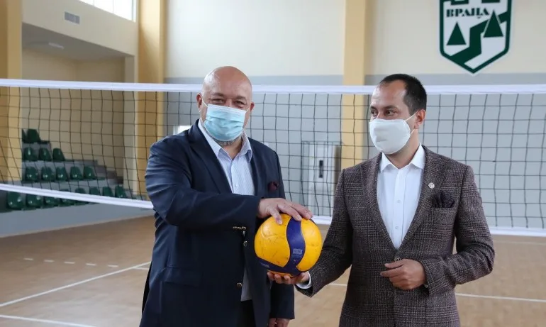 Министър Кралев и кметът на Враца откриха волейболна зала в града - Tribune.bg