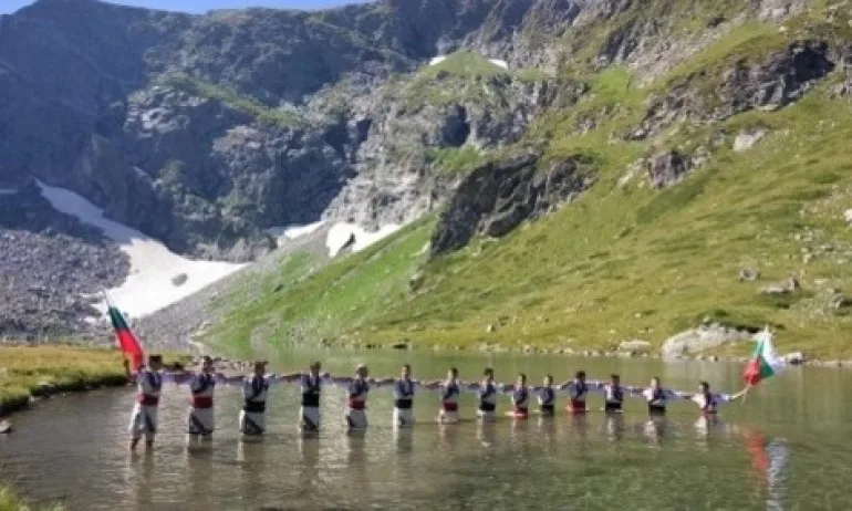Ще глобяват за хорото в едно от Седемте рилски езера - Tribune.bg