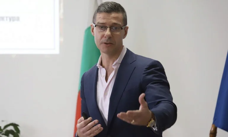 Скандал: Директорът на БНР с фалшиви удостоверения. В схемата е и Бабикян - Tribune.bg