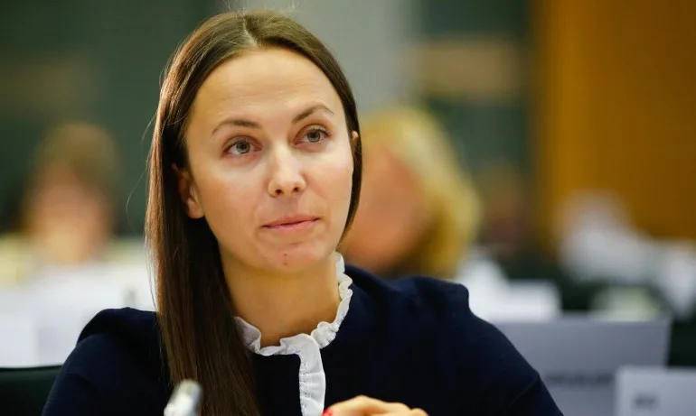 Ева Майдел: 80% от младежите у нас се реализират успешно на пазара на труда през 2019 г. - Tribune.bg