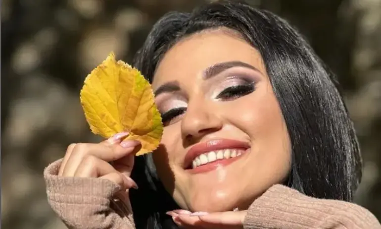 Усмихната и лъчезарна: Дебора с първи снимки в мрежата след трагичния инцидент (СНИМКИ) - Tribune.bg