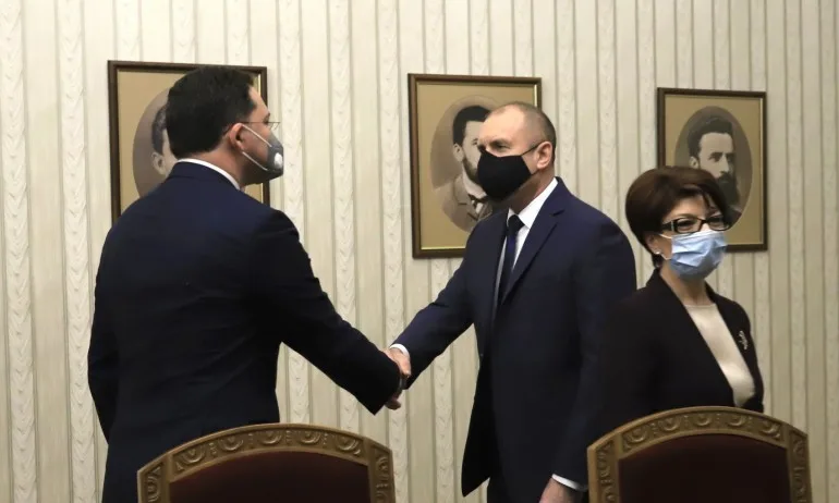 Десислава Атанасова към Радев: Очаквахме поне да ни поздравите, г-н президент - Tribune.bg