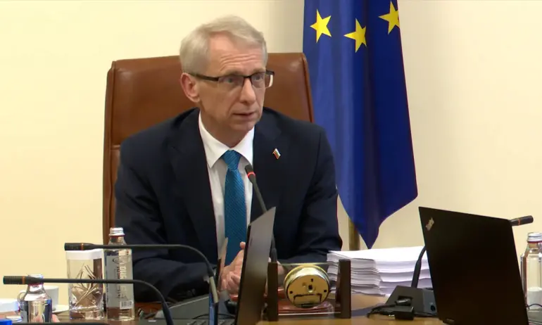 Премиерът плаши с дело хората, които твърдят неща за хранилки на правителството от Лукойл - Tribune.bg