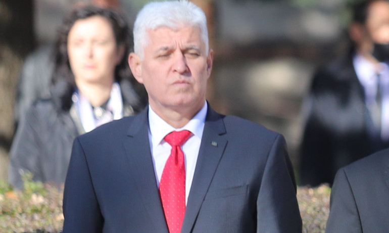 Секретарят на Радев: Та нали България не изнася оръжие за Украйна? - Tribune.bg