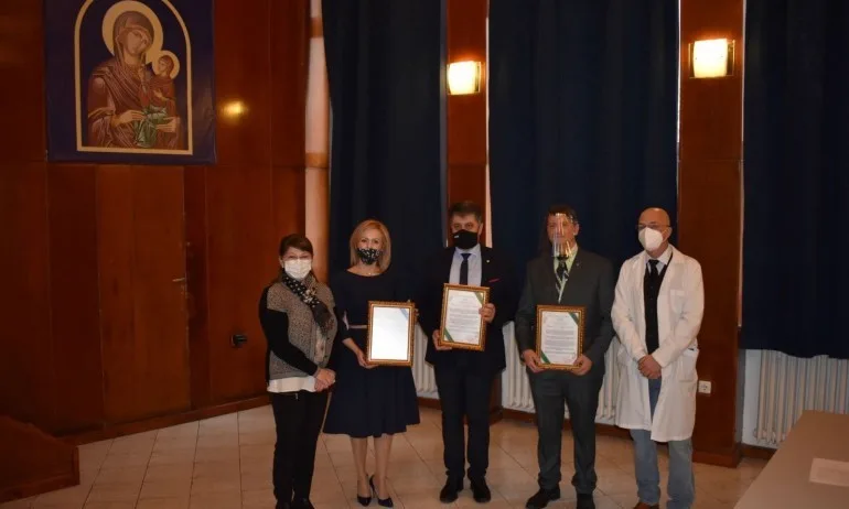 Прокурорите и следователите даряват още три апарата за плазмафереза - Tribune.bg