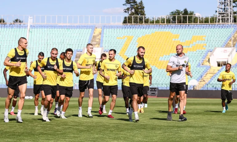 Феновете на Ботев Пд подкрепят Зингаревич - Tribune.bg