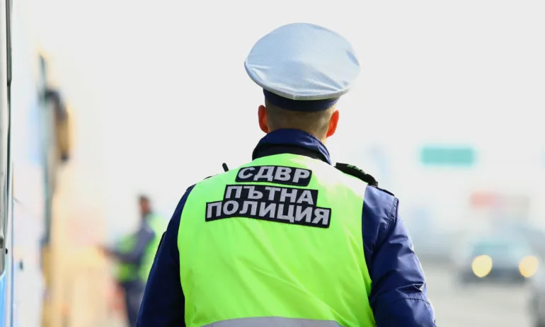 След гонка хванаха каналджия с четирима мигранти в София - Tribune.bg