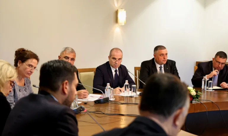 Караджов: Два моста на 475 км речна граница са желязна завеса в рамките на ЕС - Tribune.bg