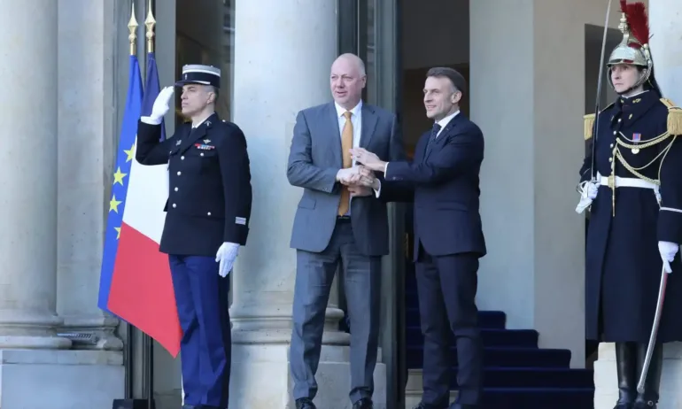 Премиерът Росен Желязков пристигна в Париж за участие в срещата на Коалицията на желаещите - Tribune.bg