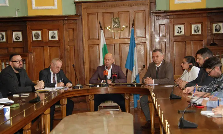 Кметът на Пловдив: Чистотата и ремонтите са по-важни от Альоша - Tribune.bg