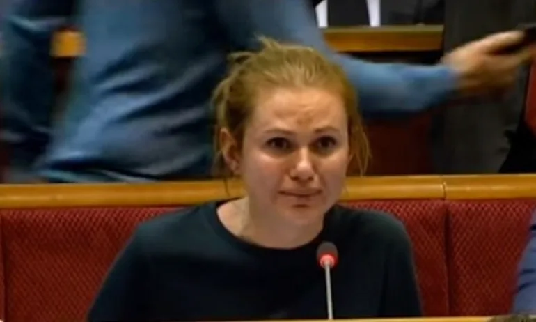 Заседание на Върховната Рада завърши със сълзи (ВИДЕО) - Tribune.bg