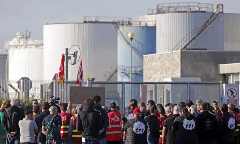 Национална стачка обхваща Франция - Tribune.bg