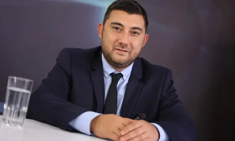 Карлос Контрера: Щом се омазаха с коледната украса, как ли ще е с другите работи... - Tribune.bg