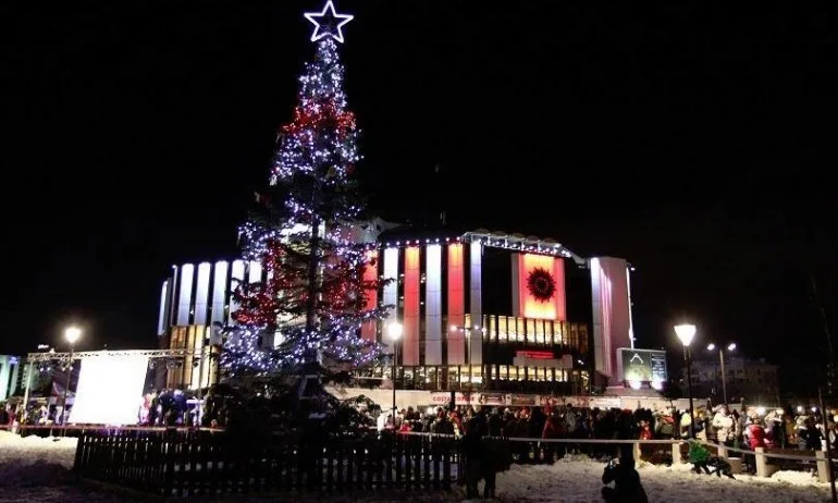 Запалват светлините на коледната елха в София - Tribune.bg