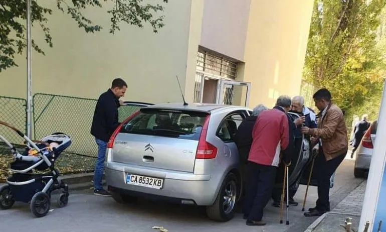 Съветник от листата на БСП е закарал с колата си над 60 пенсионери от Изгрев да гласуват - Tribune.bg