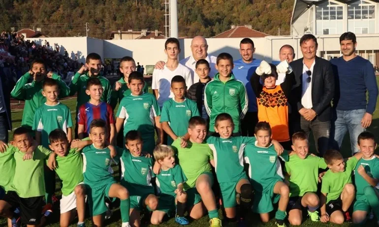 Красен Кралев посети Костенец, обеща две спортни площадки, фитнес на открито и лекоатлетически център - Tribune.bg