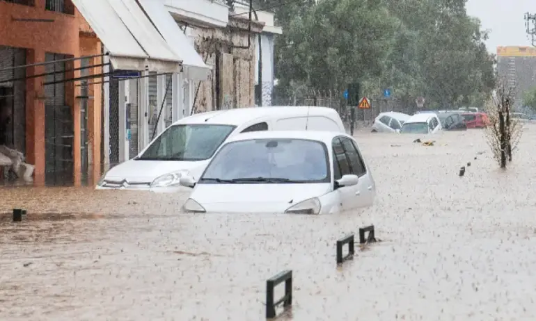 Невиждано количество валежи са паднали в Гърция - Tribune.bg