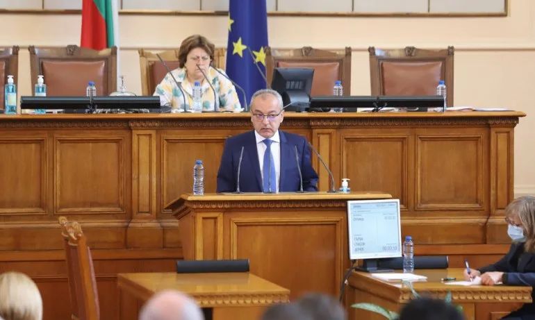 Гълъб Донев: 915 хиляди пенсионери ще останат без увеличение след преизчислението - Tribune.bg