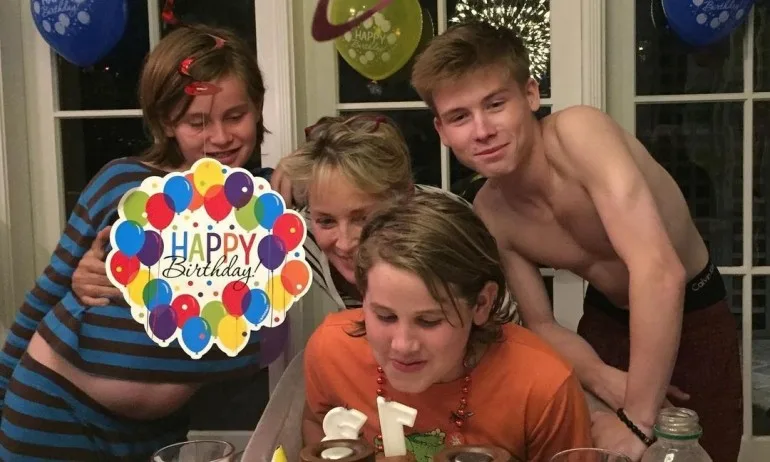 Шарън Стоун отбелязва 63-тия си рожден ден - Tribune.bg