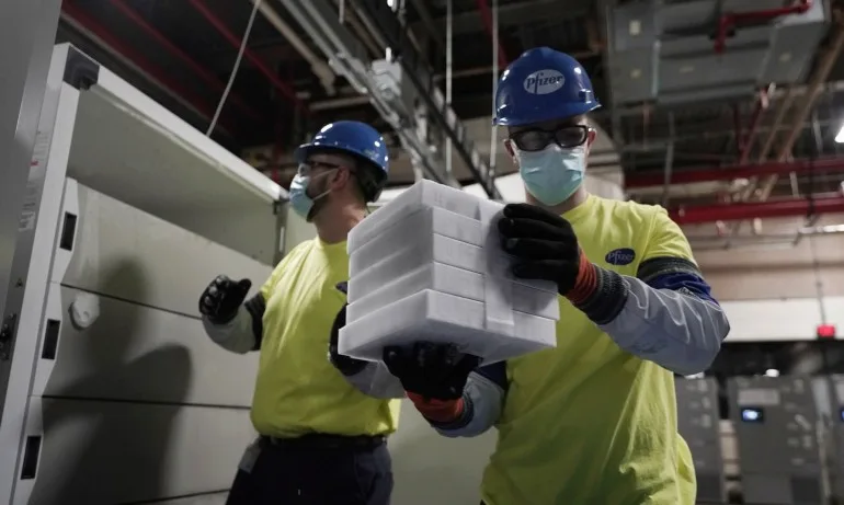 Начало на ваксинацията срещу коронавирус в САЩ - Tribune.bg