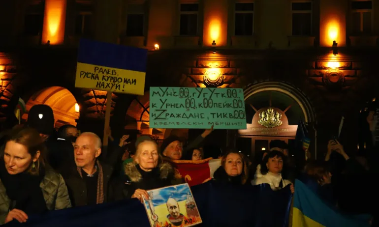 Протестиращи пред Президентството: Тук не е Москва, Убийци и импийчмънт - Tribune.bg