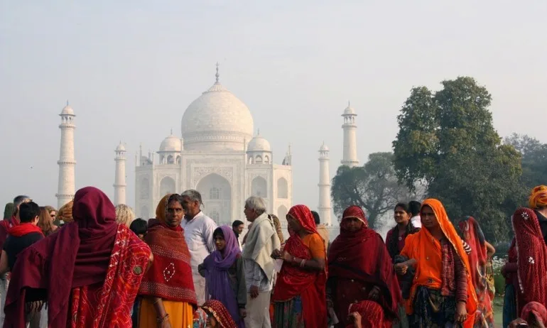 След влизането на две жени в индийски храм - един убит, размирици и ранени (СНИМКИ) - Tribune.bg