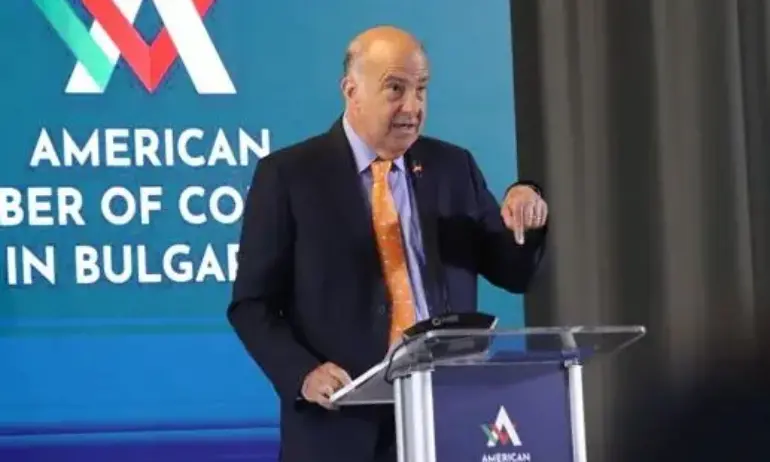 Посланикът на САЩ: Всяка година има около 600 хиляди смъртни случаи заради наркотици - Tribune.bg