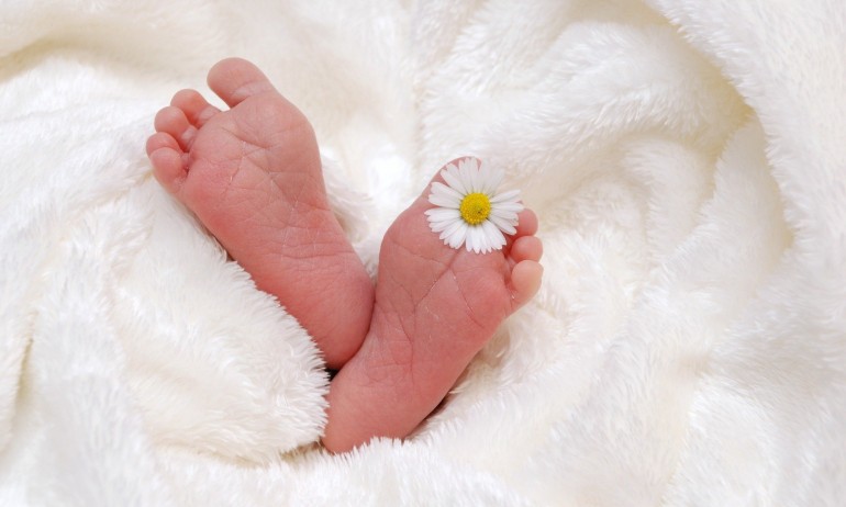 Най-масово майките кръщават бебетата си Александър за момче и Виктория