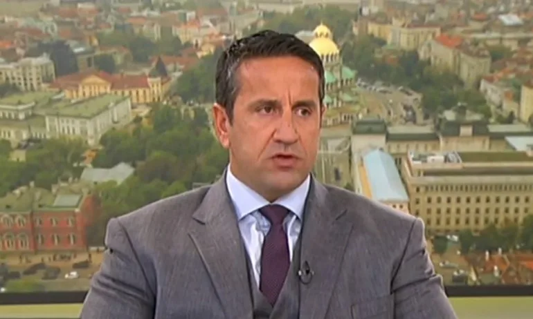 Харизанов: Манолова е сърцевината на модела кой, най-шумният му защитник - Tribune.bg