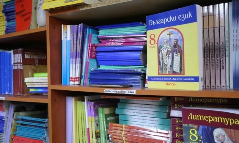 Скандал между БСП и ГЕРБ за съдържанието на учебниците - Tribune.bg