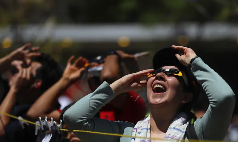 Пълното затъмнение омагьоса милиони хора в Северна Америка - Tribune.bg