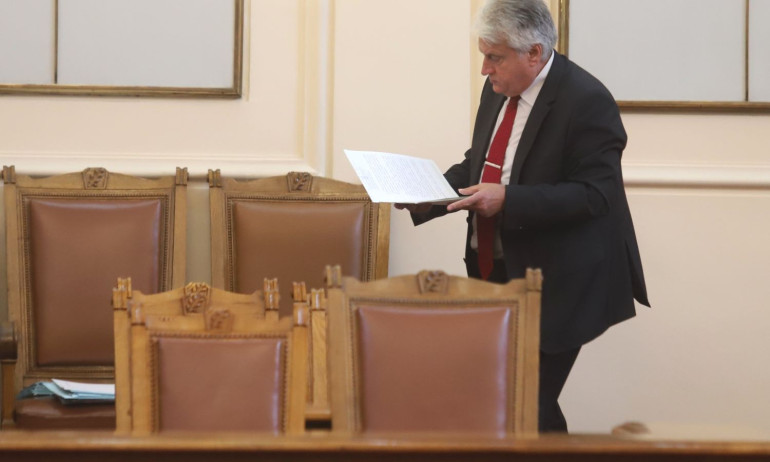 Рашков следи и Фейсбук, предупредил и Костадинов от Възраждане: Трябва да се въздържа - Tribune.bg