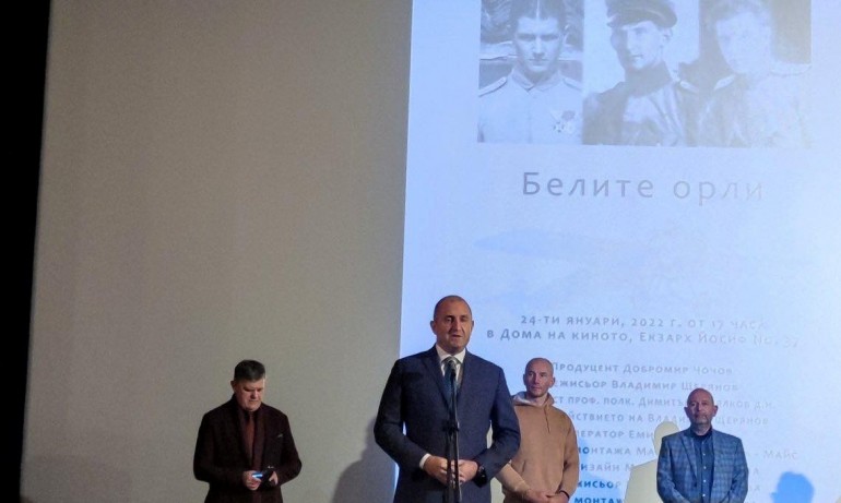 На фона на мобилизацията на НАТО: Радев на премиера на военен филм - Tribune.bg