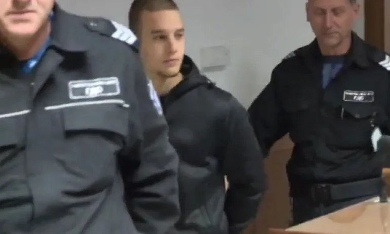 18-годишният, обвинен в хулиганство, твърди че не той, а близнакът му бил на мача - Tribune.bg
