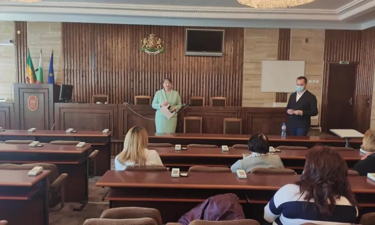 Обмислят стипендии за студентите от специалности на социалните дейности - Tribune.bg