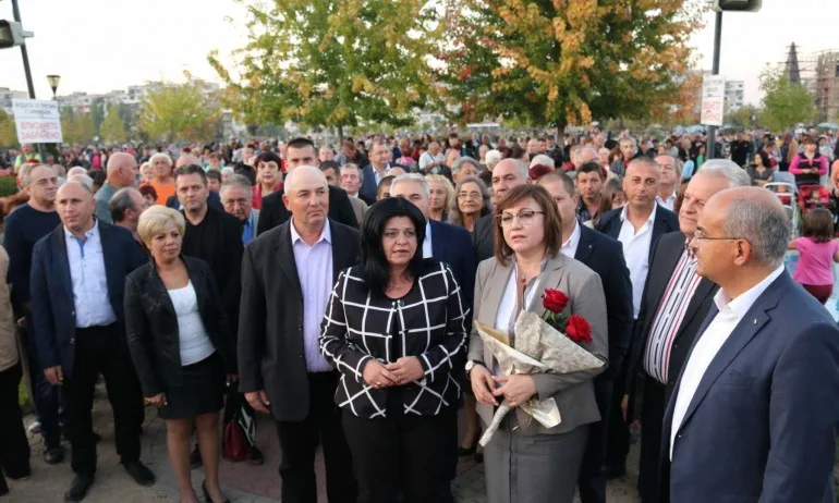 Във Враца: Запалиха Лексус-а на общинар от БСП, той подозира съпартиец - Tribune.bg