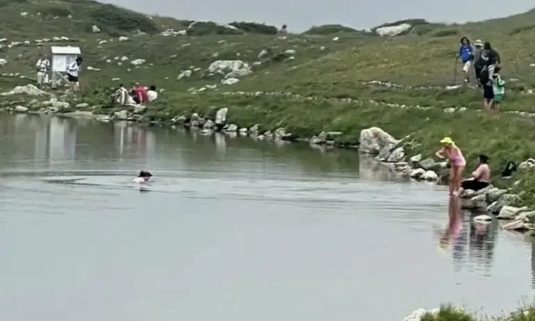Жена се изкъпа в едно от Рилските езера - Tribune.bg