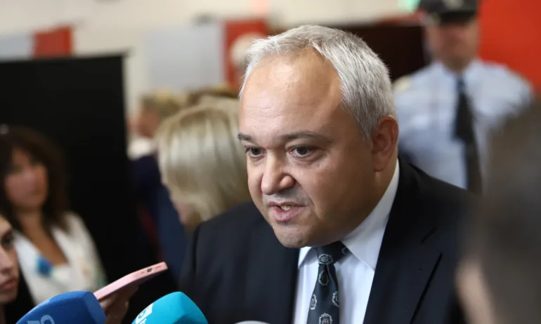 Демерджиев: Границата ни се прескача със стълба, мигрантите плащат и онлайн - Tribune.bg